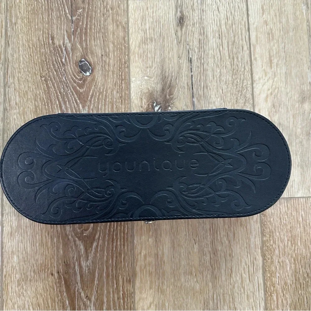 Younique black oval